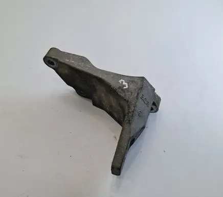 Nissan e-NV200 Engine mounting bracket