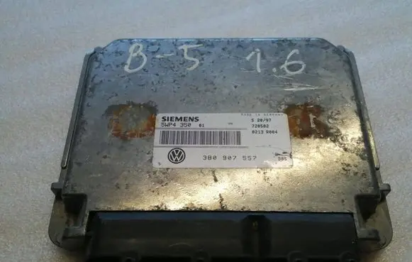 Volkswagen PASSAT B5 Engine control unit/module 3B0907557 720502 5WP435001