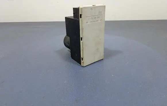 Audi A3 S3 8L Central locking vacuum pump 8D0862257C