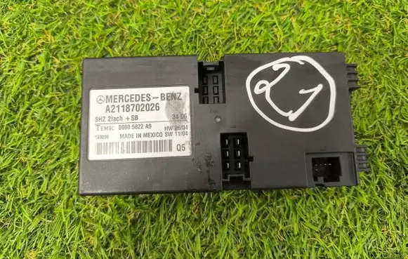 Mercedes-Benz CLS AMG C219 Seat control module A2118702026 00005822A9