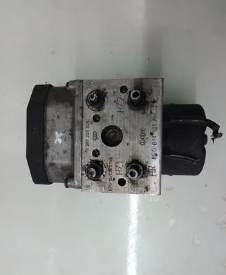 Volkswagen PASSAT B5.5 ABS Pump 8E0614111AH