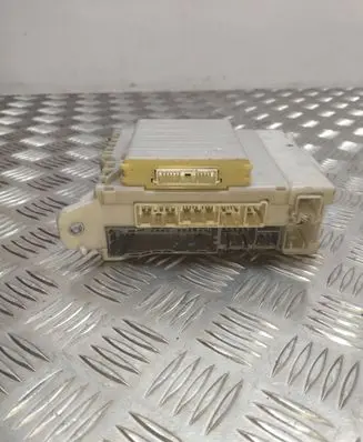 Lexus GS 300 350 430 450H Fuse module 8273030322