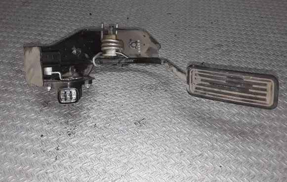 Toyota Corolla Verso AR10 Accelerator throttle pedal 8928152021 1983003041