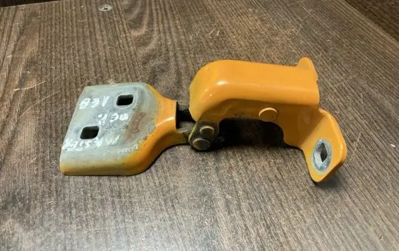 Renault Master III Loading door lower hinge 804000006R