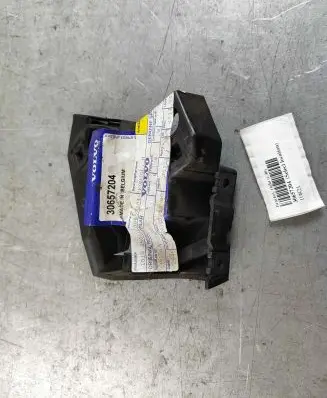 Volvo C30 Front bumper mounting bracket 30657204