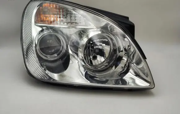 KIA Carens II Headlight/headlamp 921021D0