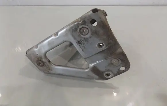 Audi A6 S6 C6 4F Fender mounting bracket 4F0821136A
