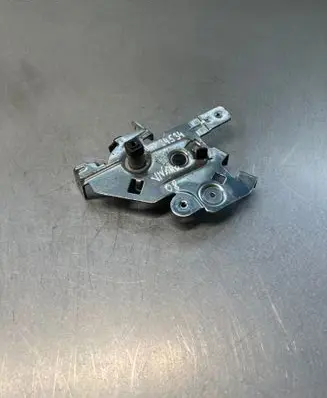 Opel Vivaro Sliding door lock 8200904016