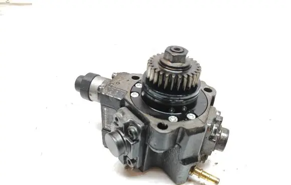 Renault Trafic III (X82) Fuel injection high pressure pump HMLGT8980R 9963506 0445010404