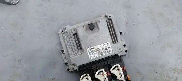 Peugeot 207 Engine control unit/module 0281017333 9677013180