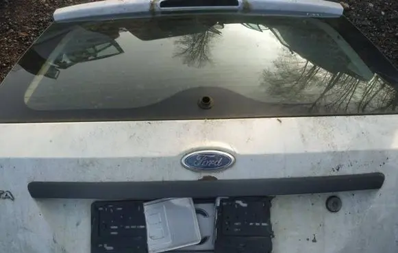 Trunk door license plate light bar