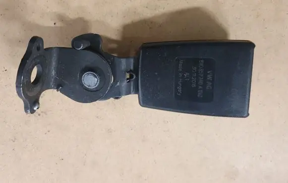 Audi A3 S3 8V Rear seatbelt buckle 8V0857740A 8V0857740