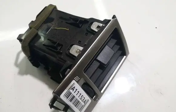 Nissan Tiida C11 Dash center air vent grill 