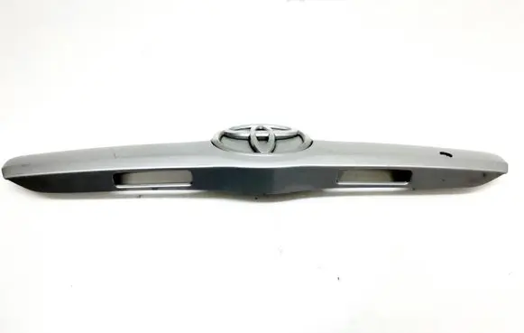 Toyota Camry Trunk door license plate light bar 7680106120