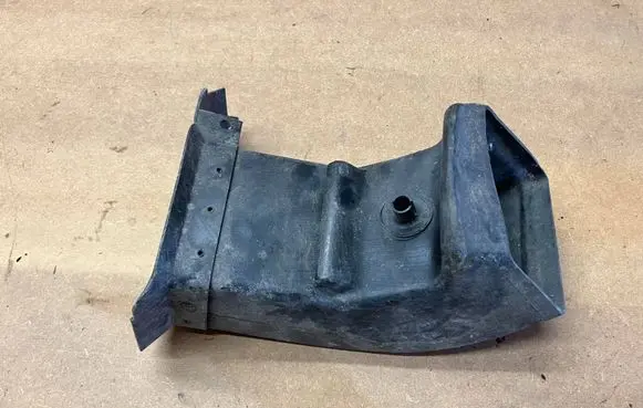 BMW 7 E38 Air intake duct part 51718125967