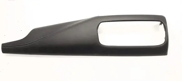 Nissan Qashqai J12 Dashboard glove box trim 682116UU0A