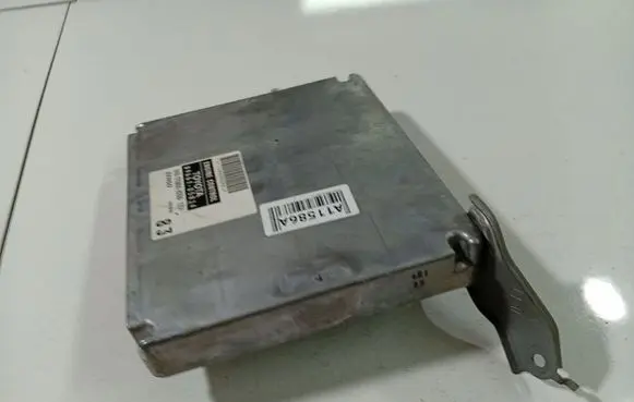 Toyota Avensis T250 Engine control unit/module 8966105834