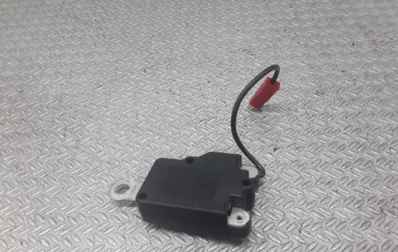 Mercedes-Benz S W220 Aerial antenna amplifier 2208201389
