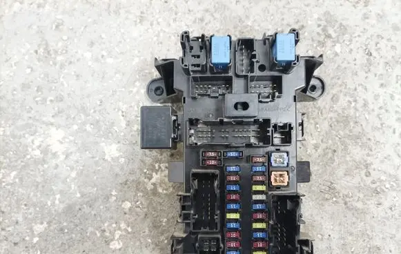 Suzuki Grand Vitara II Fuse module
