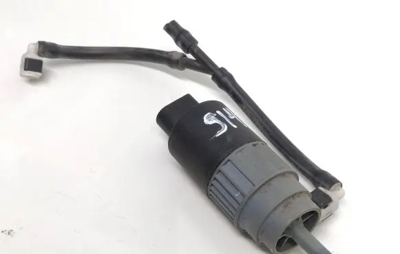 Ford Focus Windscreen/windshield washer pump Bv613k082aa