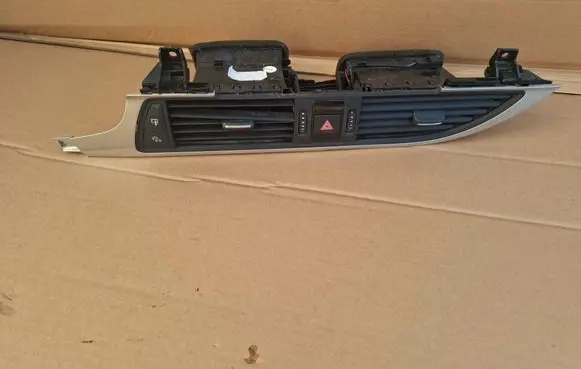 Audi A6 C7 Dash center air vent grill 4G1820951