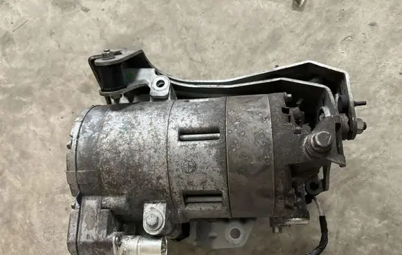 BMW i8 Air conditioning (A/C) compressor (pump) 6830621