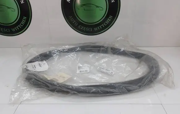 Mercedes-Benz G W463 2nd Gen Rubber seal front door window/glass 754618111