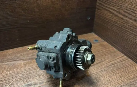 Renault Trafic II (X83) Fuel injection high pressure pump H8200950493 8200950493