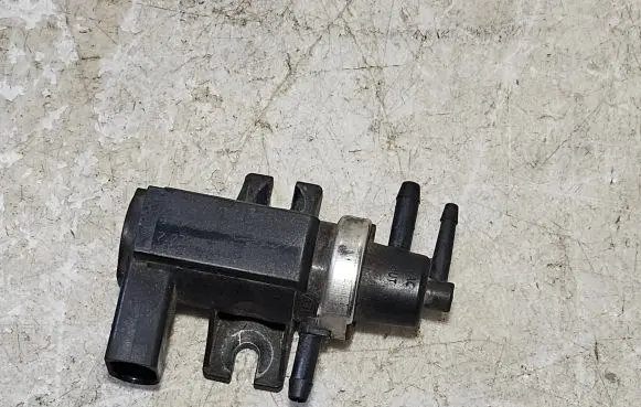 Skoda Octavia Mk1 (1U) Turbo solenoid valve 1J0906627