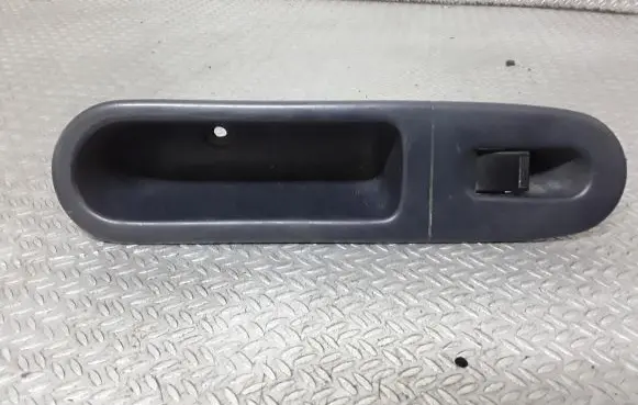 Honda HR-V Electric window control switch 83520S2HG000