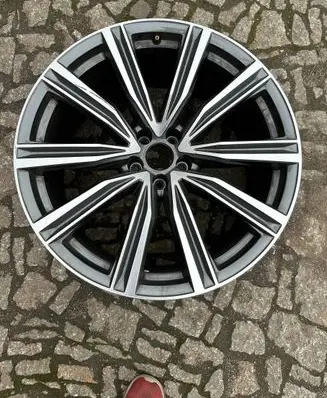 Audi Q8 R21 alloy rim 4M8601025G