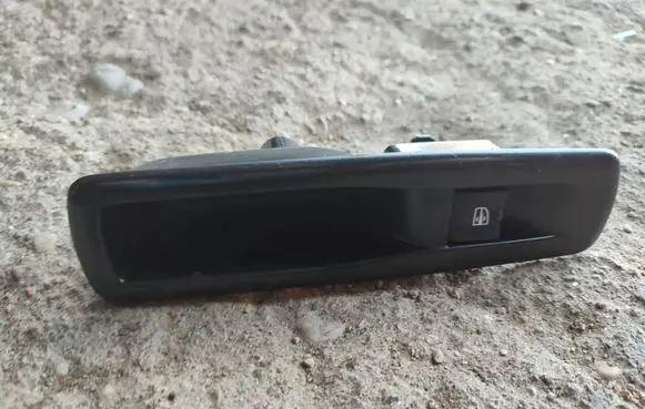 Renault Scenic III - Grand scenic III Electric window control switch 829500004R