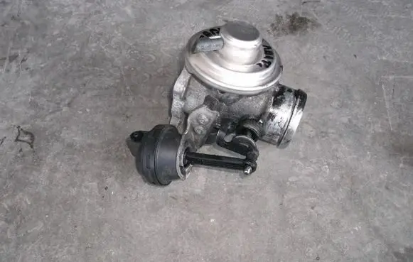 Volkswagen Polo EGR valve 038131501M