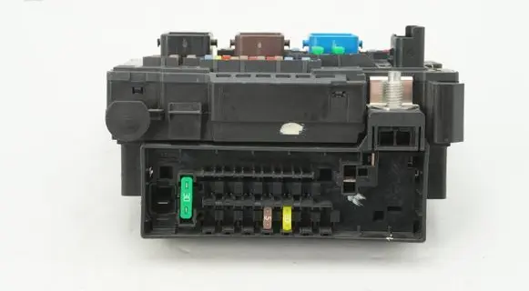Peugeot Expert Fuse module 9811995580