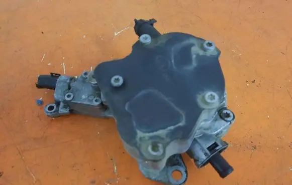 Skoda Fabia Mk2 (5J) Vacuum pump