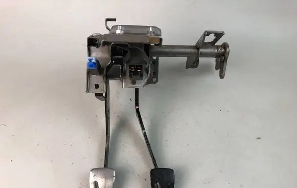 Subaru Outback Pedal assembly 