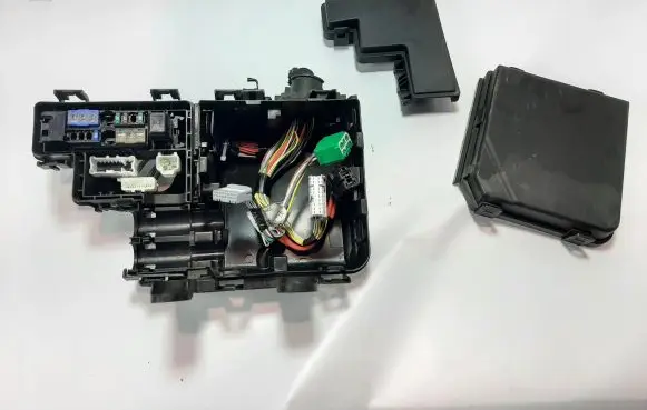 Renault Kadjar Fuse module 403889471R 243817990A