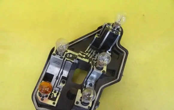 Opel Astra H Tail light bulb cover holder