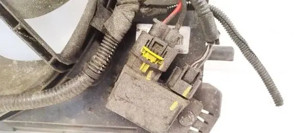 Dacia Logan II Coolant fan relay 255503792R