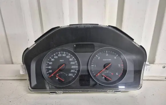 Volvo V50 Speedometer (instrument cluster) 6867SC0