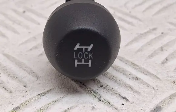 Toyota RAV 4 (XA30) Differential lock switch 8472442020 15B116 9761564