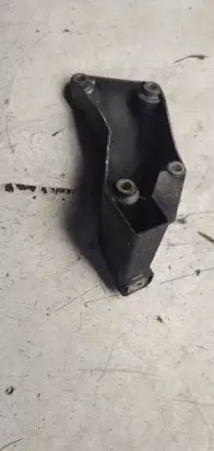 Volkswagen PASSAT B5.5 Engine mounting bracket 8d0199307p