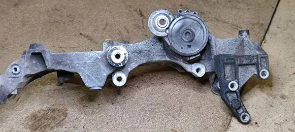 Citroen C-Crosser Generator/alternator bracket 9661297180