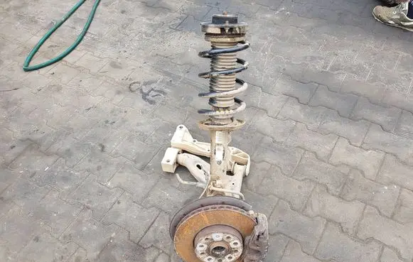 Skoda Octavia Mk2 (1Z) Front wheel hub spindle knuckle