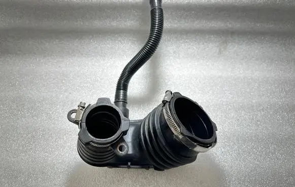 Audi A6 S6 C6 4F Air intake hose/pipe 4F0129615E