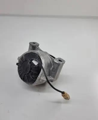 Engine mount bracket