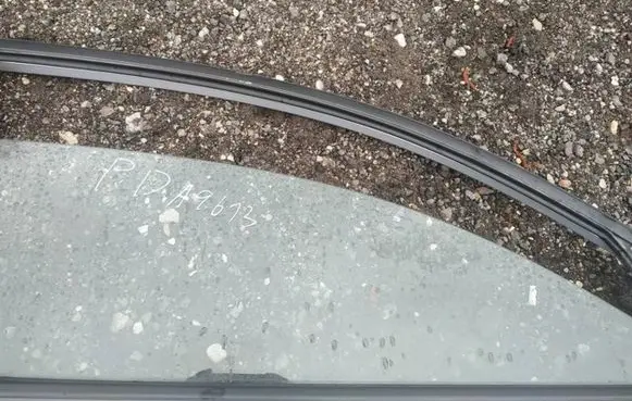 Mazda 3 I Front door window glass four-door AS2