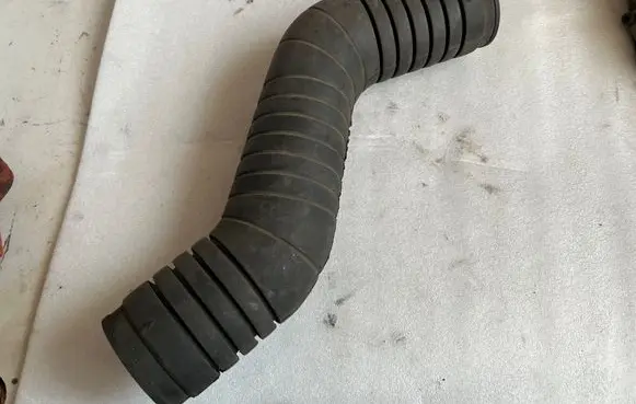 Volkswagen PASSAT B3 Air intake hose/pipe 357129627B
