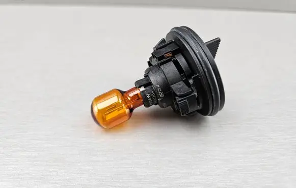 BMW 3 E90 E91 Headlight/headlamp bulb 9905468 7182521 07119905468