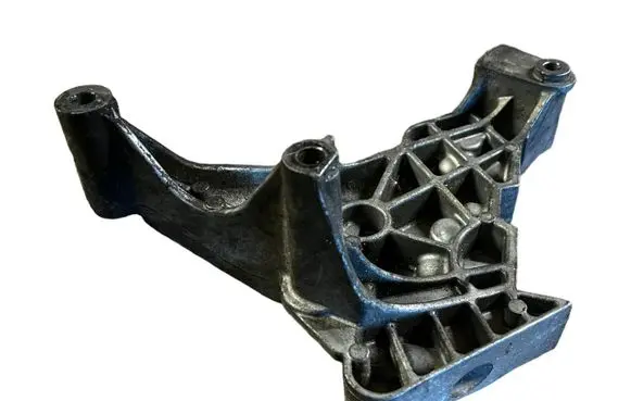 Volkswagen Jetta VI Engine mounting bracket 03G199207E